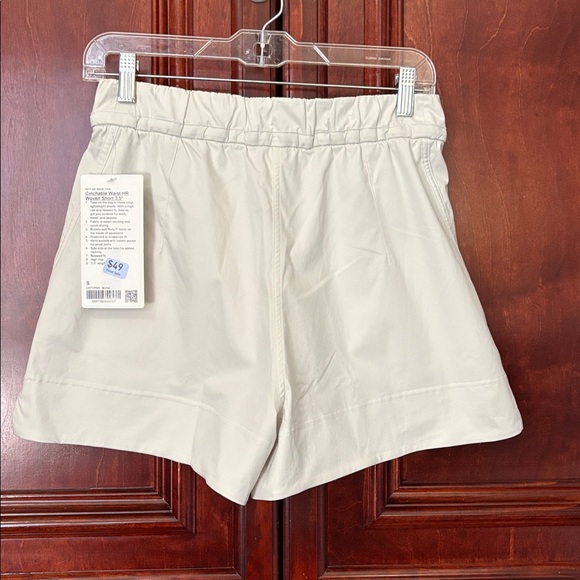 NWT - Lululemon Women's cinchable waist HR woven cream shorts - Picture 2 of 4